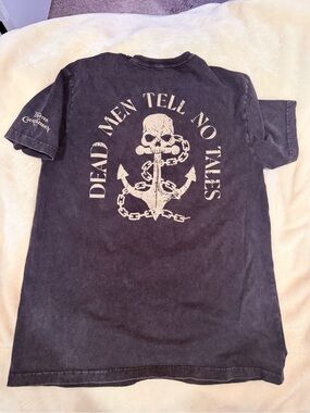 Disney -Dead Men Tell No Tales Graphic Tee - Black